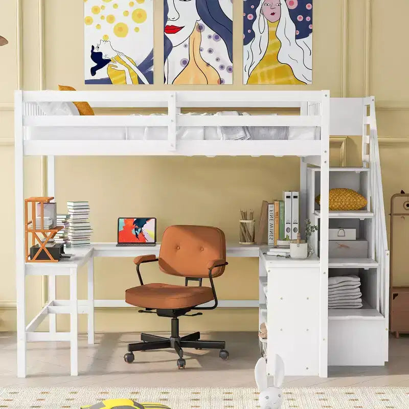 Lit mezzanine double avec bureau intégré en L, étagères de rangement à trois niveaux, garde-corps de sécurité et escalier de rangement attenant, blanc/gris