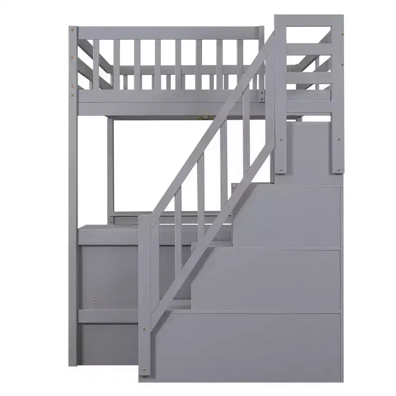 Lit mezzanine double avec bureau intégré en L, étagères de rangement à trois niveaux, garde-corps de sécurité et escalier de rangement attenant, blanc/gris