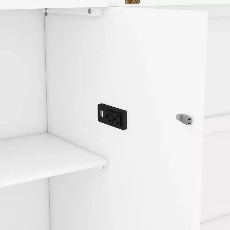 Lit escamotable au design moderne, se repliant dans une armoire avec étagères, tiroirs et ports USB, élégant et pratique