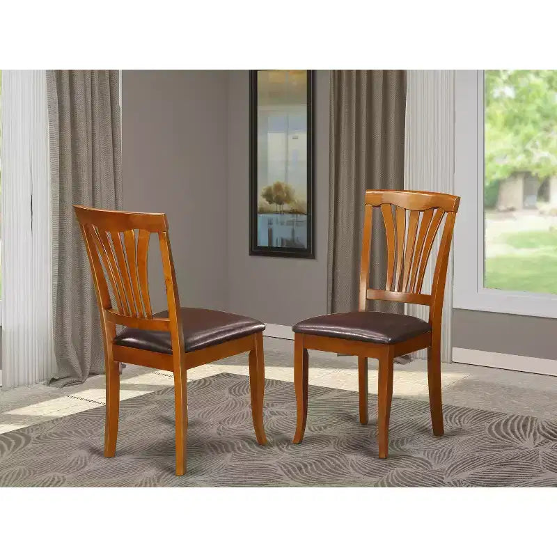 Chaises de salle à manger, dossier à barreaux, finition cerisier et crème anglaise