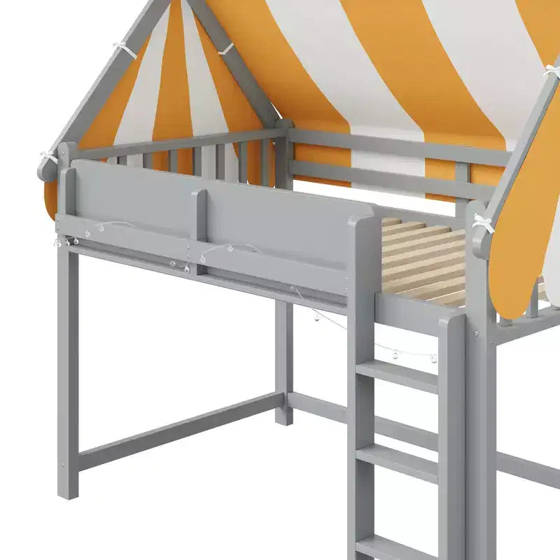Lit mezzanine avec baldaquin, lumières LED et étagère à livres